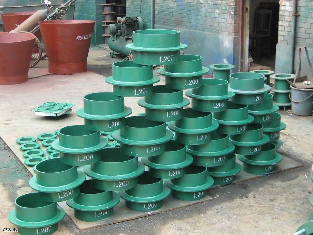 ���Է�ˮ�׹������ڹܵ���ǽ��