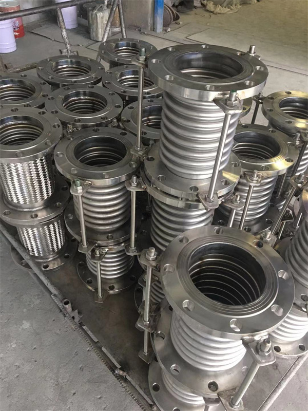 �ܵ����ƹܲ�������װʩ��ͼ